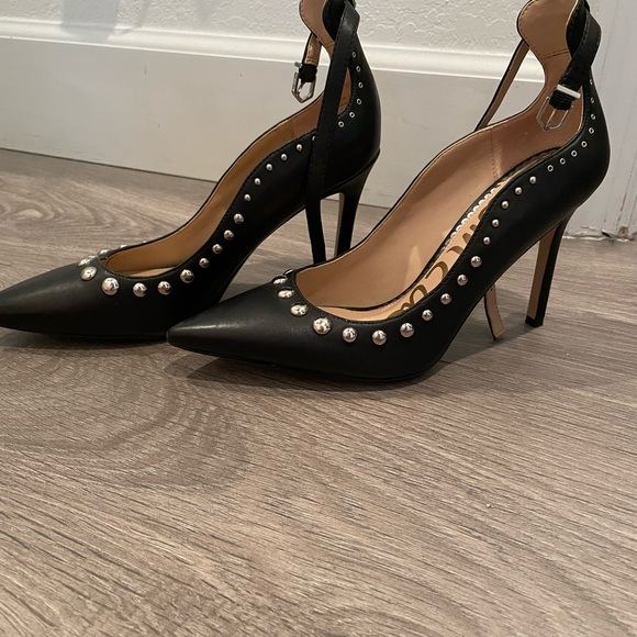 Sam Edelman Black with stud accent detail heel, size 8. Excellent condition! - Picture 2 of 3